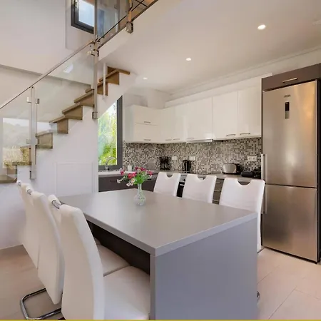 Oras Corfu Tomas By * Dasziá