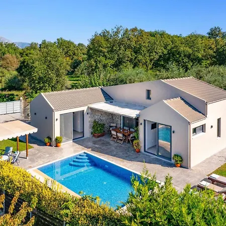 Oras Corfu Tomas By *