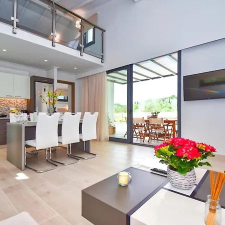 Oras Corfu Tomas By *