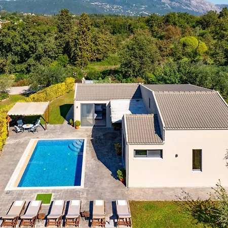 Oras Corfu Tomas By *